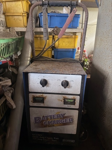 バッテリーチャージャー