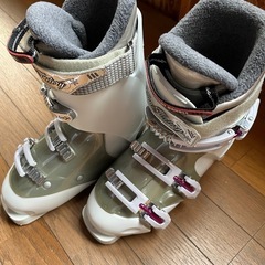 23㌢のスキー靴欲しい方いらっしゃいませんか
の画像