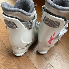 23㌢のスキー靴欲しい方いらっしゃいませんか
の画像