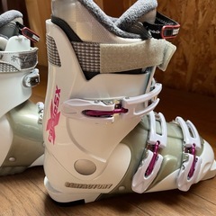 23㌢のスキー靴欲しい方いらっしゃいませんか
の画像