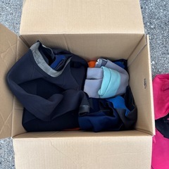 ウェットスーツ男女ペアの画像