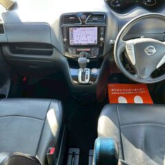 H28年式　セレナ　ハイウェイスターVセレクションプラスセーフティⅡHV　純正８インチナビ　フリップダウンモニター！の画像
