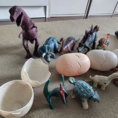 恐竜　おもちゃ　卵　羽化　フィギュアの画像