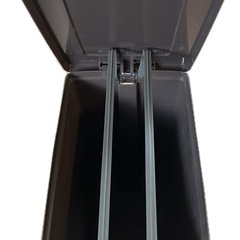 ゴミ箱 45L 蓋付き 軽いペダル付きの画像