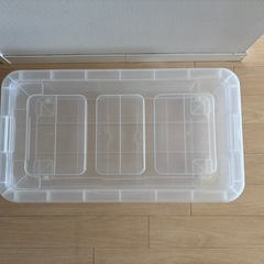 透明プラスチック衣類収納ケースの画像