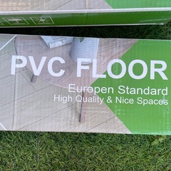 本日か明日引取り限定‼️粘着式フロアタイル 白木目調 3箱→約9畳分（91.4×15.2cm・108枚）未使用／一部箱破損の画像