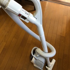 三菱紙パック式掃除機の画像