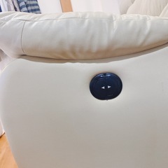 マナベ家具 3人がけ 電動 リクライニングソファー ベージュ テーブル付きの画像