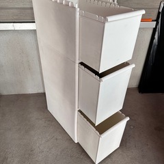 隙間収納的なケースの画像