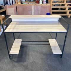 パソコンデスクの画像