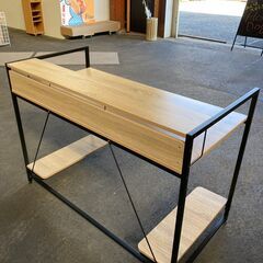 パソコンデスクの画像