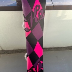 スノーボードビンディング付きの画像