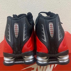 ナイキ ショックス R4 ユニバーシティxレッド/ブラック/メタリックシルバー　28.5cm 新品未使用の画像