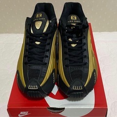 ナイキ ショックス R4 ゴールド ブラック 29cm 新品の画像