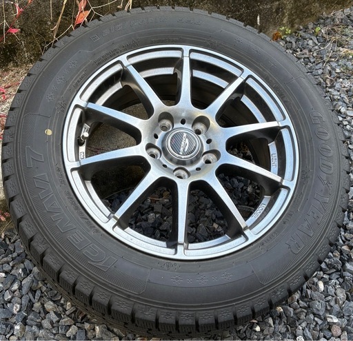 ホンダ　ヴェゼル用　スタッドレスタイヤ