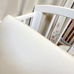 【取引中】ベビーベッド　カトージ　ミニサイズ　白　マットレス付きの画像