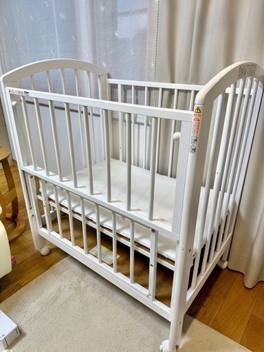 【取引中】ベビーベッド　カトージ　ミニサイズ　白　マットレス付き