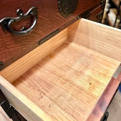 岩谷堂箪笥 車箪笥 鍵付き 岩谷堂 タンス 箪笥 車タンス 整理タンス チェスト キャビネット サイドボード ローボード テレビ台 民芸家具 伝統工芸 和家具 和モダン レトロ アンティーク 骨董 漆塗り 南部鉄器 欅 ケヤキ 収納 の画像