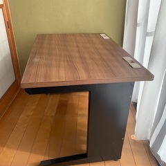 【取引先決まりました】机の画像