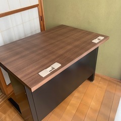 【取引先決まりました】机の画像