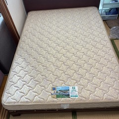 ダブルベッド マットレスの画像