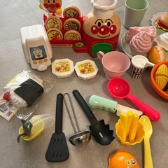 アンパンマンピザとその他おままごとセットの画像