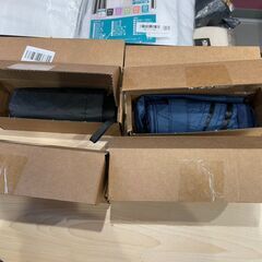 折りたたみ傘 晴雨兼用 日傘でも雨傘でも 色はブラックとネイビーです。 小さめなんで軽いしカバンにも入れやすいです。 収納袋付き 化粧箱付きなんでプレゼントにも　まとめ買い歓迎　卸ます　アマゾン引き上げ商品　倒産品　ネット商材　卸ます　転売　アマゾン引き上げ商品　卸し　問屋　倒産品　転売OK　ネット商材　アマゾン　商品　景品　コンペの画像