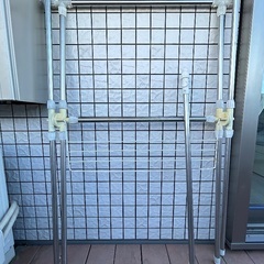 洗濯物干し（破損、劣化あり）の画像