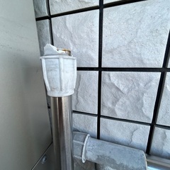 洗濯物干し（破損、劣化あり）の画像