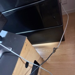  【0円・引き取り限定】SHARP AQUOS 37型液晶テレビ & テレビ台セット（アンテナケーブル・リモコン付） の画像