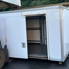 2.9坪 中型保冷コンテナ、ステンレス板床張り、左右横ドア付き（バイクガレージ.キャンプ場.作業場.コンテナハウス.資材.物置）●福岡発●の画像