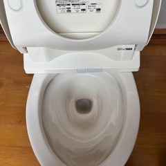 中古　TOTO温水洗浄一体型便器　リモコンありの画像