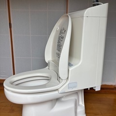 中古　TOTO温水洗浄一体型便器　リモコンありの画像