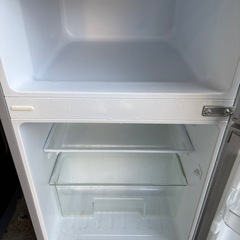 🧊【小型冷蔵庫】2021年製✨シルバー／単身・学生さんに人気サイズ⭐️の画像