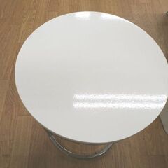 サイドテーブル 丸 円形 直径30xm ホワイト×シルバー スチール脚 ミニテーブル ソファテーブル コンソール 花台 札幌 西岡店の画像