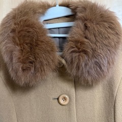 レディースコート、ファー付きの画像