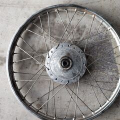 ホンダカブ50 フロントホイールの画像