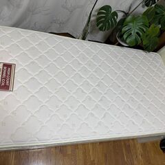 【無料で差し上げます】東芝の洗濯機（2015年製）・ベッド・マットレスを無料（0円）で差し上げます！の画像