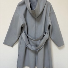 Bou Jeloudのコートの画像