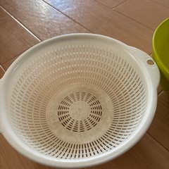 無料　ボールとザルの画像