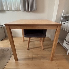 ダイニングテーブル2人席　の画像