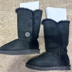 UGG Bailey Button Triplet アグ ベイリーボタン トリの画像