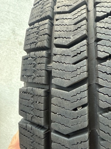 スタッドレスタイヤ中古