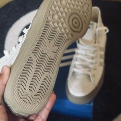 アディダス・靴・ホワイトの画像