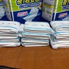 大人用オムツ、介護用オムツ、夜用パッドの画像