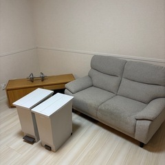 ソファ　ゴミ箱　テレビ台　ダンベル
の画像