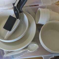 【新品・未使用】1000円｜キャンプ・災害用（各4脚：皿、カトラリー、ナイフ）の画像
