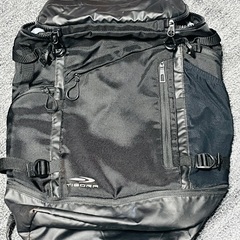 TIGORA 30L ブラックバックパックの画像