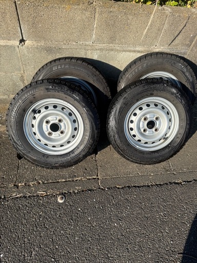 【受け渡し先決定】糸島市発 スタッドレスタイヤ