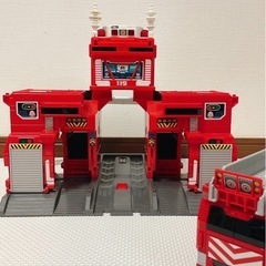 トミカワールド 変形出動！ビッグファイヤー＆コマンドステーションの画像